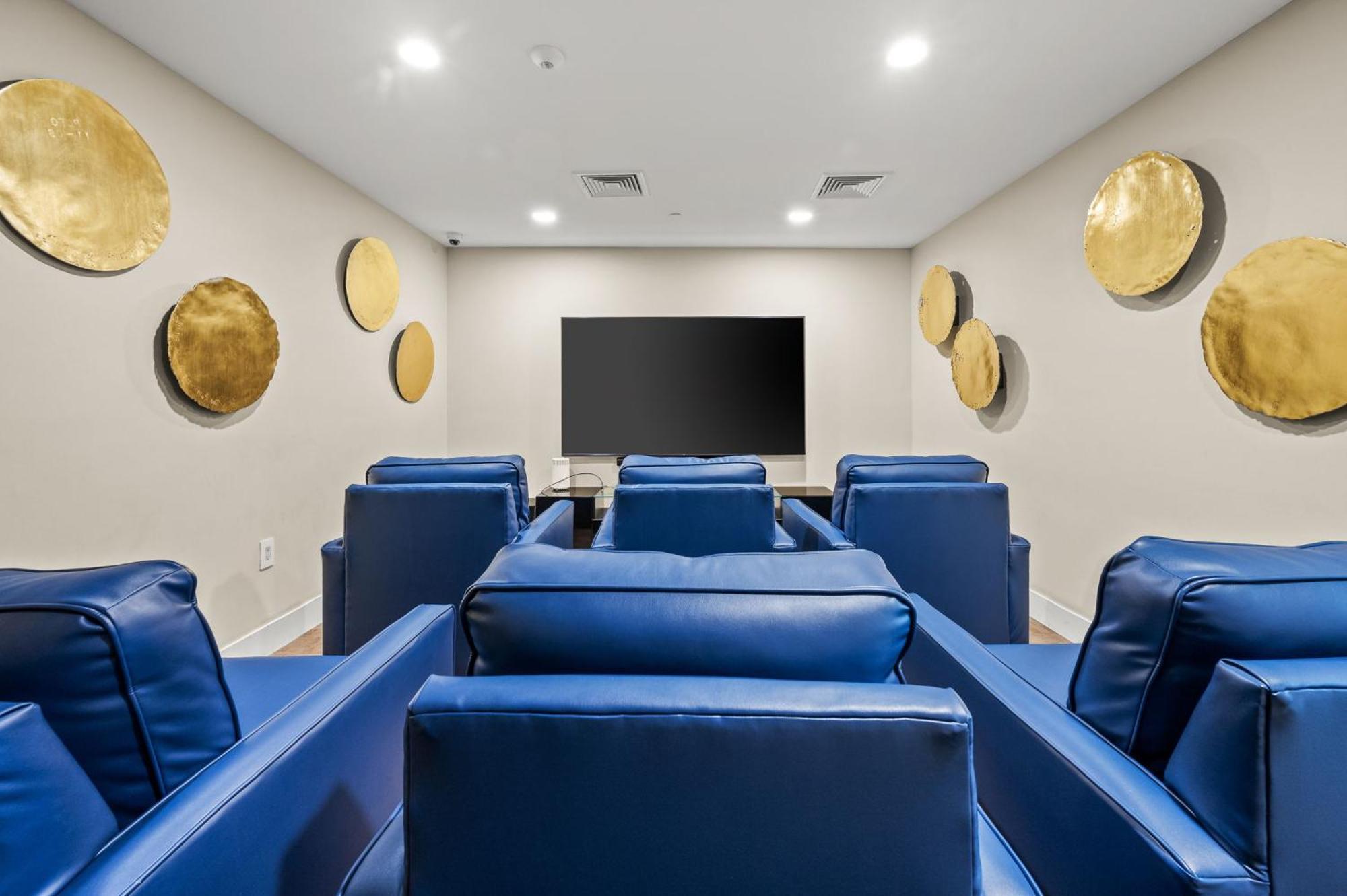 New! Luxury With Pool, Roof Deck, Fitness Center, King Bed * Philadelphia