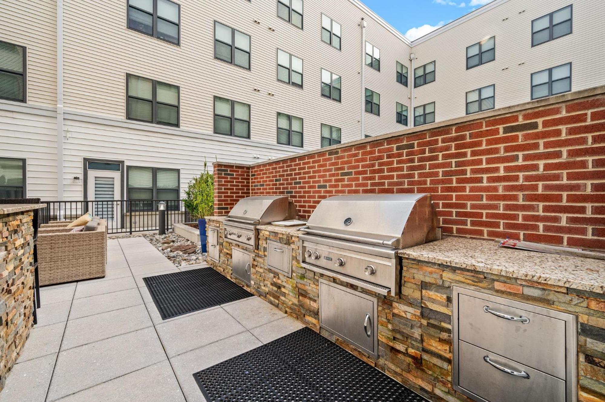 Apartment New! Luxury With Pool, Roof Deck, Fitness Center, King Bed